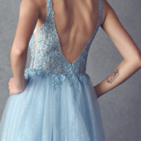 Formal dress - Picture 5 of 6